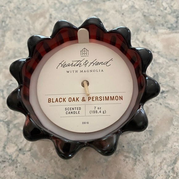 Hearth & Hand with Magnolia Soy 28hr Burning Candle Scent Black Oak & Perssimon - Picture 1 of 6